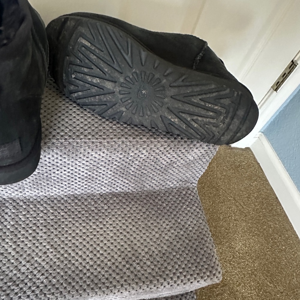 Uggs short black boots